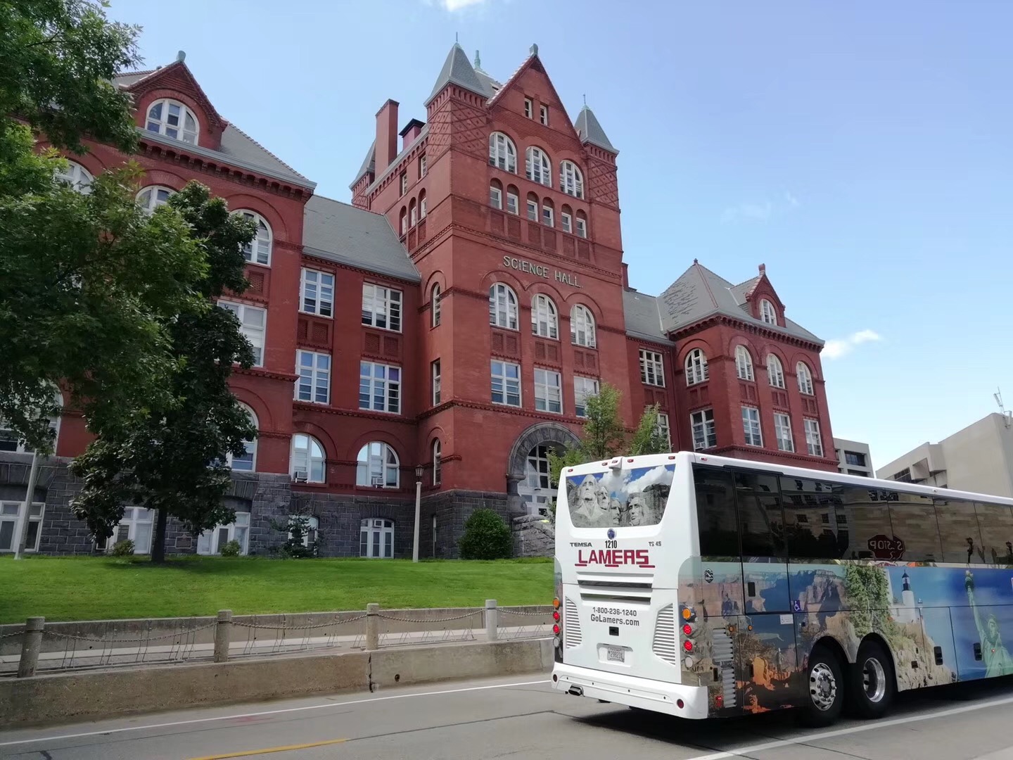 YI同学的offer证明了，汗水始终会浇灌出鲜艳的花朵！